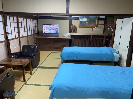 An Inn in an Old Folk House Отели рядом с достопримечательностью «Awaji World Park Onokoro»