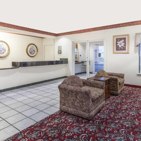 Super 8 by Wyndham Forney/East Dallas