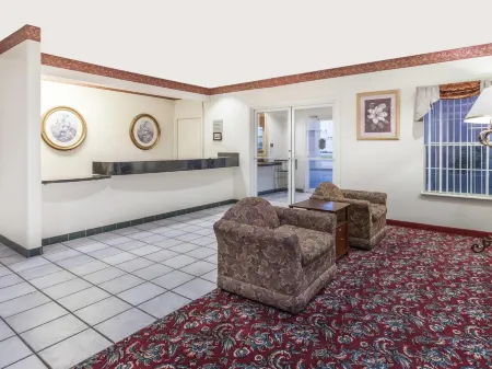 Super 8 by Wyndham Forney/East Dallas