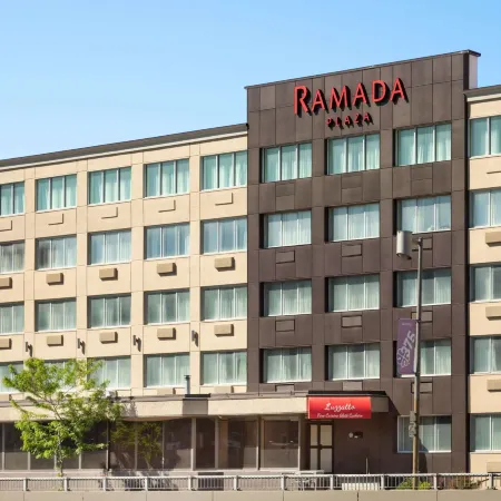 Ramada Plaza by Wyndham Montreal Отели рядом с достопримечательностью «Высшая школа коммерческих студий в Монреале»