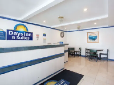 Days Inn by Wyndham Orange Anaheim Hotels in Orange