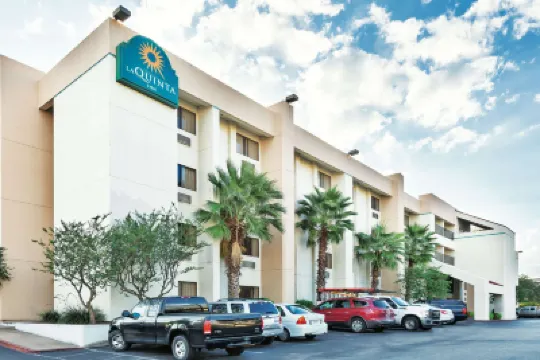 La Quinta Inn by Wyndham Austin North Hotels near Saint Johns Park