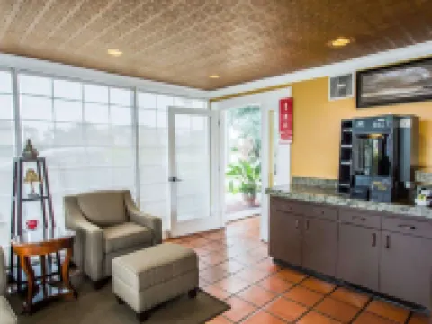 Econo Lodge Cocoa Beach - Near the Port Hotels in Cocoa Beach