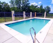 Comfort Suites Airport South - Pools