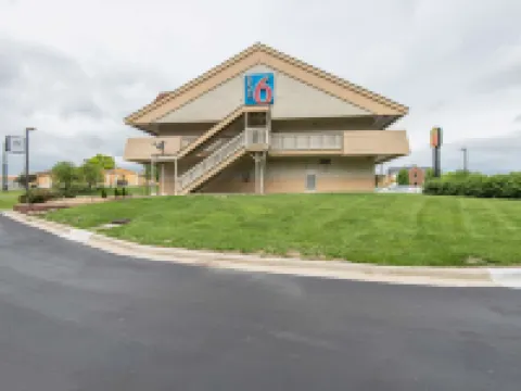 Motel 6 Overland Park, KS Hotels in Johnson County