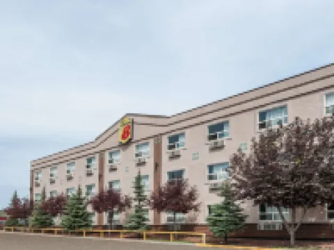Super 8 by Wyndham Edmonton/West Hotels near TELUS World of Science - Edmonton