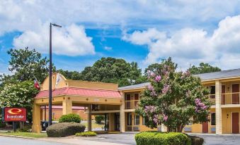 Econo Lodge Inn & Suites at Fort Moore