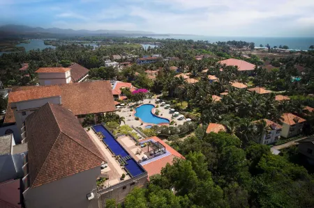 Radisson Resort Goa Cavelossim Beach Отели в г. Кавелоссим