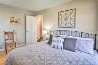 Charming Cave City Vacation Rental w/ Fire Pit! Hotels in Cave City