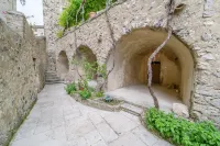 La Tour des Remparts Hotels in Rochemaure