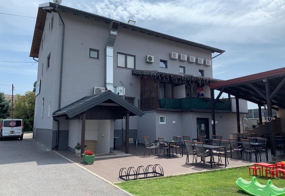 5. 런던 룸 자그레..