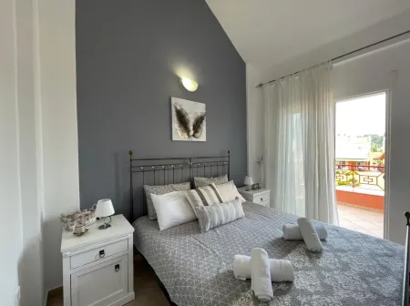 Cozy Beachfront Maisonette Offers Panoramic Views of Sea! Отели в г. Sithonia