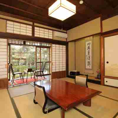 料理旅館 鶴形 Rooms