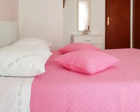 Danica Hotels in Peroj