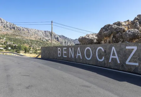 Great Nazarit in Benaocaz Отели рядом с достопримечательностью «Ruta del Amor (Setenil de las Bodegas)»