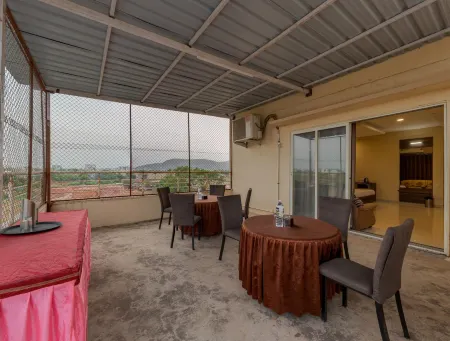 Hotel Royal Palace Отели в г. Варунджи