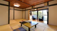 Youroukeikoku Onsenkyo Sagawa Ryokan - parking