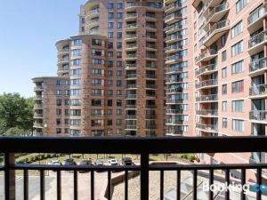 Unique Luxury Apt with Rooftop @Pentagon City