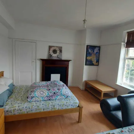 London Edgware Station Apartment Отели в г. Эджвар