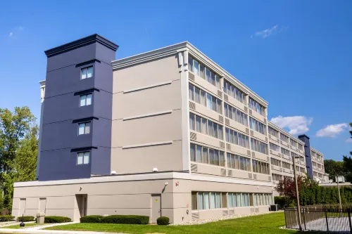 DoubleTree by Hilton Hotel Tinton Falls - Eatontown - parking
