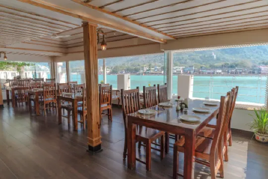 Yog Niketan by Sanskriti