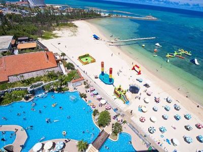 屋外プール リザンシーパークホテル谷茶ベイの写真