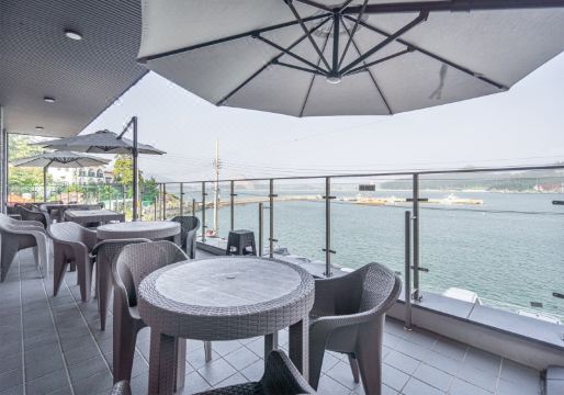 윤슬로풀엔스파 내부 전경