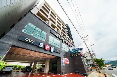 Tongyeong Hotel Sea Scent Отели в г. Тхонъён