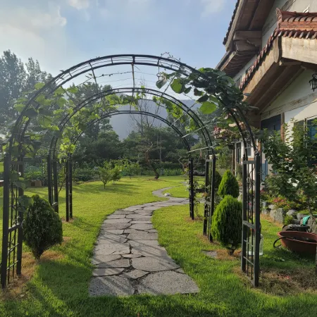 Hanwool Pension in Gyeongju Отели рядом с достопримечательностью «Храм Синсонса»