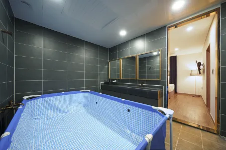 Mtm Family Hotel Отели рядом с достопримечательностью «Гробница Вонсон-вана в Кёнджу»