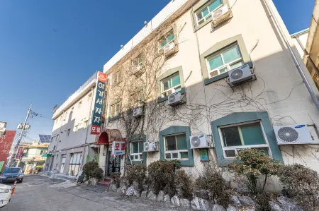 Yeoncheon Yeogiseo Jaja Отели в г. Йончхон