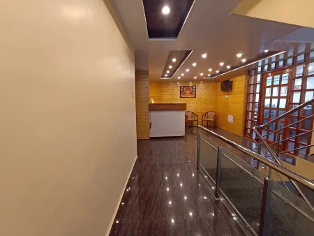 Hotel Amaira Отели рядом с достопримечательностью «Гум Монастери»