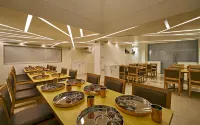 Hotel Atharv Top Rated Business Hotel in Kolhapur - Bữa sáng