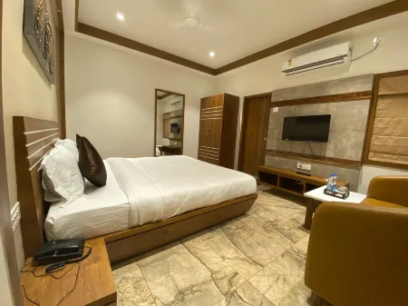 Hotel Damodar Отели рядом с достопримечательностью «Veraval Seafront»