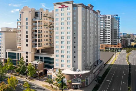 Hilton Garden Inn Charlotte-Uptown Отели рядом с достопримечательностью «Спектрум-центр»