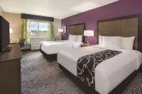 La Quinta Inn & Suites by Wyndham Elkhart - 駐車場