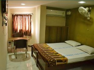 Sri Shirdi Sai Lodge & Dormitory AC