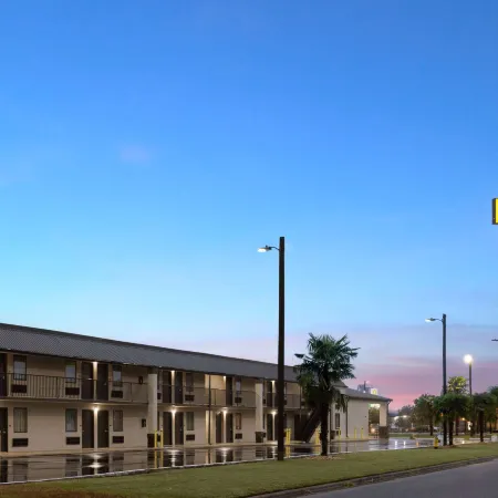 Super 8 by Wyndham Perry GA