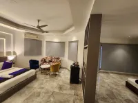 SQUARE 9 INN