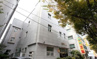 4. 동해모텔..