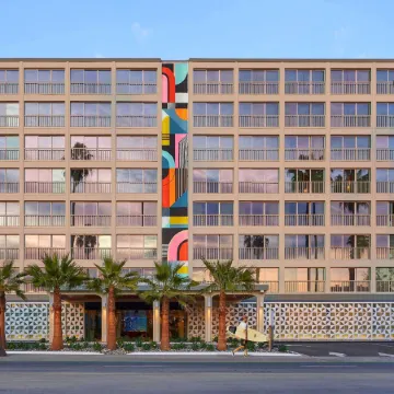 Viceroy Santa Monica Отели рядом с достопримечательностью «Mt. Olive Lutheran Church»