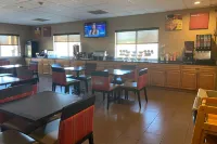 Comfort Suites Peoria I-74 - breakfast