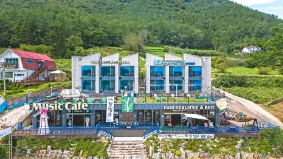 Namhae Spring, Summer, Fall, Winter Pet-