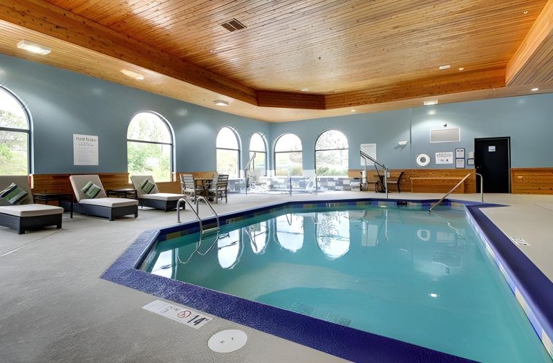 Holiday Inn Express & Suites Aurora - Naperville by IHG photo 3