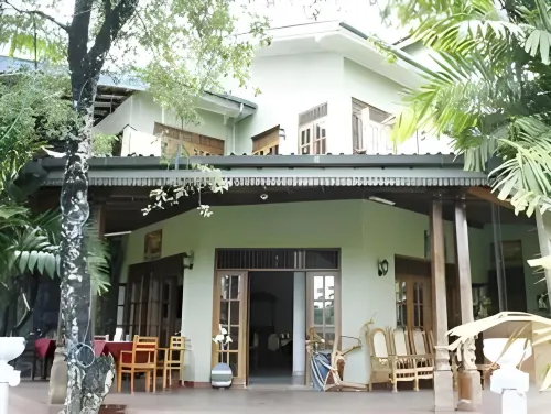 Hotel Home Feel Hotels in Gampaha