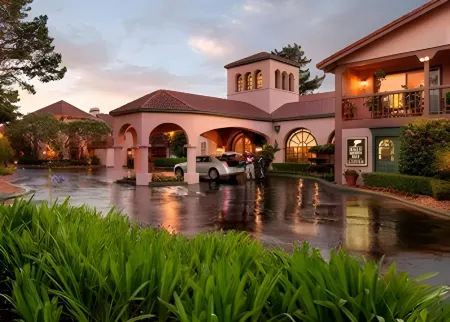 Half Moon Bay Lodge Отели рядом с достопримечательностью «Венис Бич»