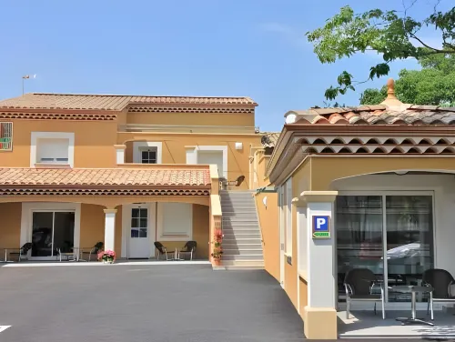 Hôtel l'Anvia Hotels in Pont-Saint-Esprit