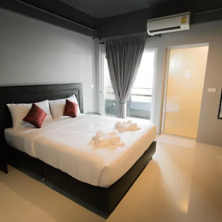 B-Black Hotel Chonburi Отели в г. Чонбури