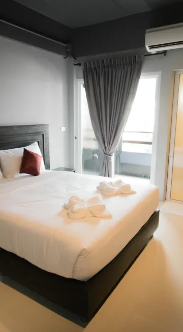 ห้องดีลักซ์ เตียงใหญ่ 1 เตียง
