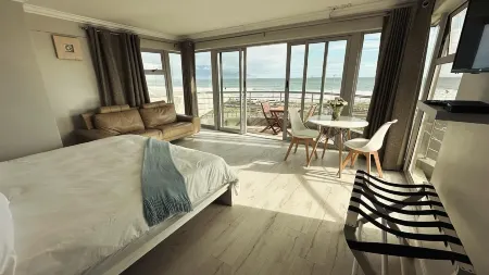 Oceansnest Guest House Отели в г. Блубергстранд